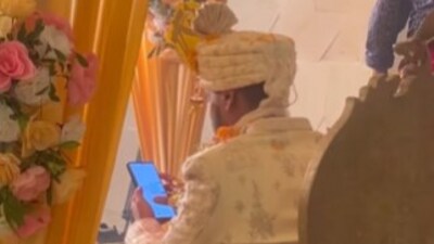 Groom checked trading graph during wedding ceremony. (Instagram/tradingleo) Groom checked trading graph during wedding ceremony. (Instagram/tradingleo)
