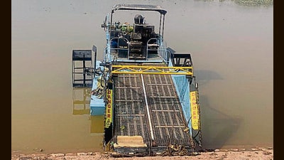 The “aquatic plant harvester” at work, Sukhna lake. (Vikram Jit Singh) The “aquatic plant harvester” at work, Sukhna lake. (Vikram Jit Singh)