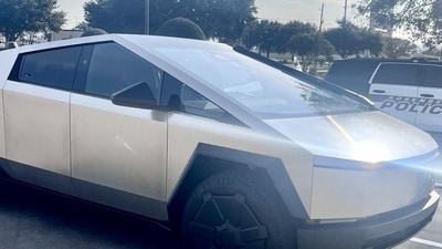 Tesla Cybertruck crash (X/@RosenbergPolice) Tesla Cybertruck crash (X/@RosenbergPolice)