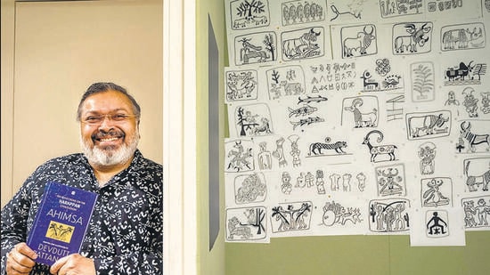 Mumbai, India - Nov. 27, 2024: Devdutt Pattanaik pose for the photos at Bandra in Mumbai, India, on Wednesday, November 27, 2024. (Photo by Satish Bate/ Hindustan Times) (Hindustan Times)