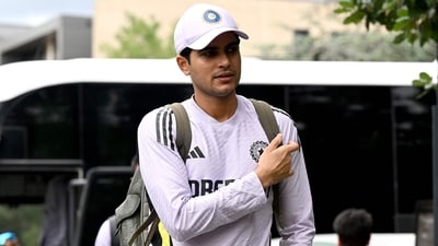 India's Shubman Gill arrives at Manuka Oval on the second day of the two-day tour cricket match. (Photo by SAEED KHAN / AFP) (AFP) India's Shubman Gill arrives at Manuka Oval on the second day of the two-day tour cricket match. (Photo by SAEED KHAN / AFP) (AFP)