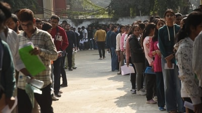 Candidates were required to enter the test centre premises from 1 pm onwards and be seated at their respective seats in the hall or room by 1:30 p.m. (Santosh Kumar)