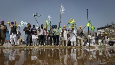 Farmers raise slogans during a Maha Panchayat or grand village council meeting as part of a farmers' protest to press for the better crop prices. (File image) (REUTERS)