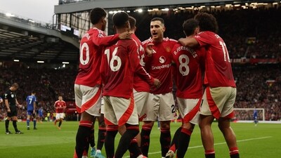 Manchester United's Joshua Zirkzee celebrates scoring their fourth goal with Bruno Fernandes, Diogo Dalot and teammates Action Images via Reuters/Lee Smith (Action Images via Reuters)