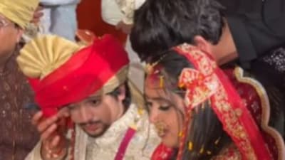 In viral video, groom struggled to hold back tears during bride's vidai ceremony, melting hearts. (Instagram/socialshadi) In viral video, groom struggled to hold back tears during bride's vidai ceremony, melting hearts. (Instagram/socialshadi)