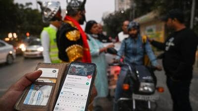 The traffic police launched the #BESELFISH campaign in collaboration with several NGOs urging the people to prioritise their own safety and adhere to traffic regulations. (Sunil Ghosh/HT Photo) The traffic police launched the #BESELFISH campaign in collaboration with several NGOs urging the people to prioritise their own safety and adhere to traffic regulations. (Sunil Ghosh/HT Photo)