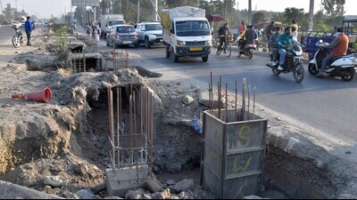 The under construction foot overbridge near the Jalandhar bypass in Ludhiana. (Manish/HT) The under construction foot overbridge near the Jalandhar bypass in Ludhiana. (Manish/HT)