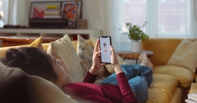 Winter affects dating app behaviour. (Pexels)