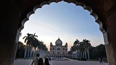 A view of the Safdarjung Tomb amid smoggy sky in the Capital. (Photo: Arvind Yadav/HT ) A view of the Safdarjung Tomb amid smoggy sky in the Capital. (Photo: Arvind Yadav/HT )
