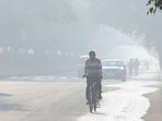 The AQI dropped on Sunday below 300 for the first time in 32 days, aided by northwesterly winds and sunlight. (HT FILE PHOTO) The AQI dropped on Sunday below 300 for the first time in 32 days, aided by northwesterly winds and sunlight. (HT FILE PHOTO)