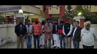 Ahead of the farmers’ scheduled march to Delhi on December 6, a coordination meeting was held between the protesting farmers and the Ambala district administration at the New Police Officer’s Institute in Ambala City on Monday. (HT Photo) Ahead of the farmers’ scheduled march to Delhi on December 6, a coordination meeting was held between the protesting farmers and the Ambala district administration at the New Police Officer’s Institute in Ambala City on Monday. (HT Photo)