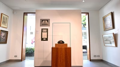 A cap worn by Australia's greatest cricket legend Don Bradman is on display at an auction house Bonhams in Sydney on December 2, 2024. The cap will be auctioned in Sydney on December 3, 2024, with the tattered "baggy green" expected to fetch as much as 260,000 USD. (AFP) A cap worn by Australia's greatest cricket legend Don Bradman is on display at an auction house Bonhams in Sydney on December 2, 2024. The cap will be auctioned in Sydney on December 3, 2024, with the tattered "baggy green" expected to fetch as much as 260,000 USD. (AFP)