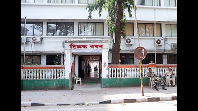 Mumbai, Nov 23 (ANI): A deserted view of the Tilak Bhavan as the Maha Vikas Aghadi trails in the Maharashtra Assembly election results, in Mumbai on Saturday. (ANI Photo) (Jitendra Takale) Mumbai, Nov 23 (ANI): A deserted view of the Tilak Bhavan as the Maha Vikas Aghadi trails in the Maharashtra Assembly election results, in Mumbai on Saturday. (ANI Photo) (Jitendra Takale)