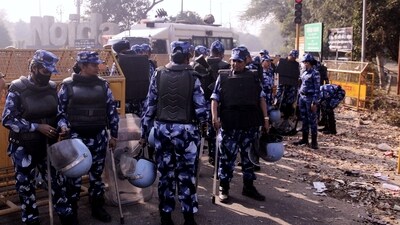 Farmers' march: Police personnel deployed at Chilla border after security was heightened in view of farmers' protest march towards Delhi. Farmers' march: Police personnel deployed at Chilla border after security was heightened in view of farmers' protest march towards Delhi.