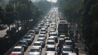 <p>Farmers' march: Vehicles stuck in a traffic jam on a road near Delhi-Noida border after security was heightened in view of farmers' protest march towards Delhi.</p> (PTI) <p>Farmers' march: Vehicles stuck in a traffic jam on a road near Delhi-Noida border after security was heightened in view of farmers' protest march towards Delhi.</p> (PTI)