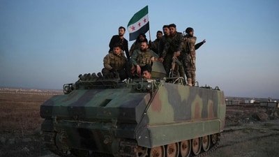 Anti-government fighters reach the highway near the northern Syrian town of Azaz on December 1, 2024. The United States and its allies France, Germany and Britain called Sunday for "de-escalation" in Syria and urged in a joint statement for the protection of civilians and infrastructure. (AFP/ Rami al SAYED) Anti-government fighters reach the highway near the northern Syrian town of Azaz on December 1, 2024. The United States and its allies France, Germany and Britain called Sunday for "de-escalation" in Syria and urged in a joint statement for the protection of civilians and infrastructure. (AFP/ Rami al SAYED)
