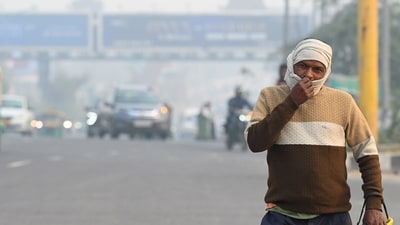A view of foggy winter morning view amid rising air pollution in Delhi, (Sunil Ghosh/Hindustan Times ) A view of foggy winter morning view amid rising air pollution in Delhi, (Sunil Ghosh/Hindustan Times )