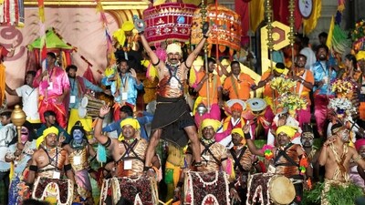 Artistes perform during the inauguration of ‘Namma Jatre’ as part of the annual ‘Bengaluru Habba’ festival, at the Vidhana Soudha, in Bengaluru, Saturday. Artistes perform during the inauguration of ‘Namma Jatre’ as part of the annual ‘Bengaluru Habba’ festival, at the Vidhana Soudha, in Bengaluru, Saturday.