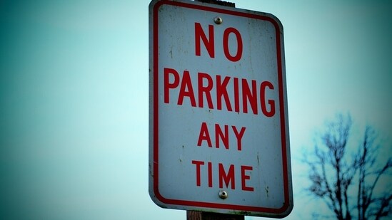 The car park said that anyone who parks in the lot has to pay within five minutes. (Representational)