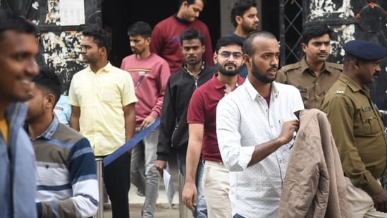 Candidates had to reach the exam centre following the reporting time mentioned on the admit cards. They had to enter the venue before the gate closing time.(Santosh Kumar/HT Photo)