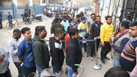 Candidates were allowed to bring only those items mentioned in the admit cards.&nbsp;(Santosh Kumar/HT Photo)