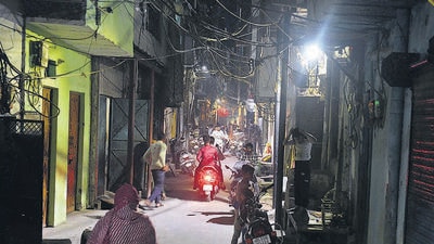 A view of the Kardampuri street in northeast Delhi where the gang is most active. (HT Photo) A view of the Kardampuri street in northeast Delhi where the gang is most active. (HT Photo)