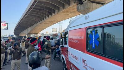 An ambulance stuck in traffic jam on the Ferozepur road in Ludhiana on Tuesday. (HT photo) An ambulance stuck in traffic jam on the Ferozepur road in Ludhiana on Tuesday. (HT photo)