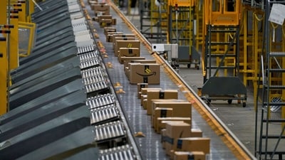 Packages to be sorted on a conveyer belt at an Amazon Fulfillment center on Cyber Monday in Robbinsville, New Jersey, US, on Monday, Dec. 2, 2024. Over the past weekend, US buyers spent a record $10.9 billion online, according to data from Adobe, and the company expects consumers to splurge another $13.2 billion on Cyber Monday. (Bloomberg / Bing Guan) Packages to be sorted on a conveyer belt at an Amazon Fulfillment center on Cyber Monday in Robbinsville, New Jersey, US, on Monday, Dec. 2, 2024. Over the past weekend, US buyers spent a record $10.9 billion online, according to data from Adobe, and the company expects consumers to splurge another $13.2 billion on Cyber Monday. (Bloomberg / Bing Guan)