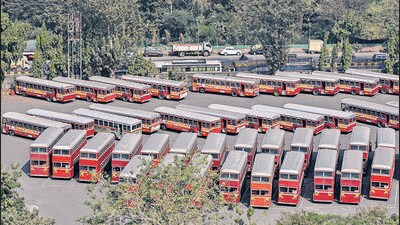 Mumbai, India - January 14, 2019: BEST buses parked at Dharavi bus depot after BEST employees go on strike to press for several of their demands in Mumbai, India, on Monday, January 14, 2019. (Photo by Kunal Patil/Hindustan Times) (Kunal Patil/HT Photo) Mumbai, India - January 14, 2019: BEST buses parked at Dharavi bus depot after BEST employees go on strike to press for several of their demands in Mumbai, India, on Monday, January 14, 2019. (Photo by Kunal Patil/Hindustan Times) (Kunal Patil/HT Photo)