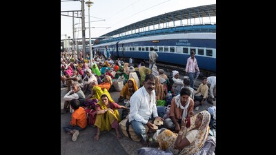 Pilgrims were waiting for transportation to participate in Kumbh Mela (Getty Images) Pilgrims were waiting for transportation to participate in Kumbh Mela (Getty Images)