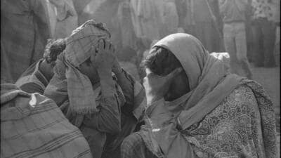 Relatives of victims of the Bhopal gas tragedy in December 1984. (HT File Photo) Relatives of victims of the Bhopal gas tragedy in December 1984. (HT File Photo)