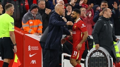 Liverpool's Mohamed Salah with Liverpool manager Arne Slot after being substituted REUTERS/Molly Darlington (REUTERS)