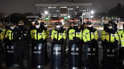 TOPSHOT - Police stand guard in front of the main gate of the National Assembly in Seoul on December 3, 2024, after South Korea's President Yoon Suk Yeol declared emergency martial law. South Korea's President Yoon Suk Yeol on December 3 declared emergency martial law, saying the step was necessary to protect the country from "communist forces" amid parliamentary wrangling over a budget bill. (Photo by Jung Yeon-je / AFP) (AFP)