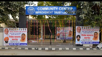 The community centre in Bhai Randhir Singh Nagar was locked by the Ludhiana Improvement Trust in 2017 over pending dues. (Manish/HT) The community centre in Bhai Randhir Singh Nagar was locked by the Ludhiana Improvement Trust in 2017 over pending dues. (Manish/HT)