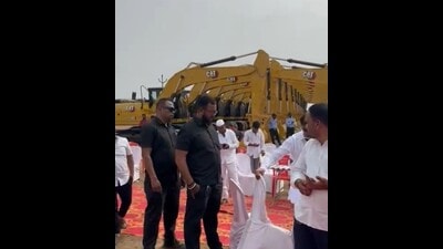 The contractor began work in the Wadebolai village near Kesnand on Monday. (HT PHOTO) The contractor began work in the Wadebolai village near Kesnand on Monday. (HT PHOTO)