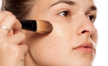 The growing popularity of skin tint is closely tied to the rise of the minimalist makeup trend. The growing popularity of skin tint is closely tied to the rise of the minimalist makeup trend.