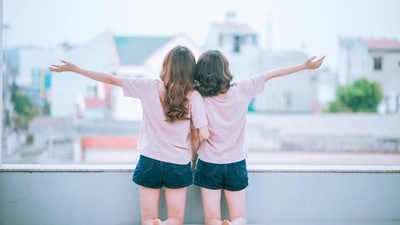 Recount your old memories when you catch up. (Pexels) Recount your old memories when you catch up. (Pexels)