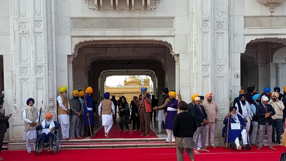 While former deputy chief minister Sukhbir Singh Badal sat to the right, former minister Sukhdev Singh Dhindsa held the spear and sat on a wheelchair on the left of the entrance to the Golden Temple in Amritsar on Tuesday morning. (Sameer Sehgal/HT) While former deputy chief minister Sukhbir Singh Badal sat to the right, former minister Sukhdev Singh Dhindsa held the spear and sat on a wheelchair on the left of the entrance to the Golden Temple in Amritsar on Tuesday morning. (Sameer Sehgal/HT)