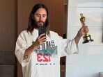 Jared Leto shared a new picture with his Oscar.