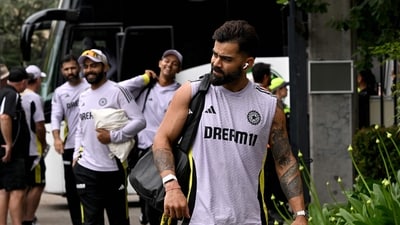 India's Virat Kohli (R) arrives with teammates (AFP) India's Virat Kohli (R) arrives with teammates (AFP)