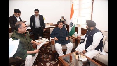 Cabinet minister Harjot Singh Bains met Union road transport and highways minister Nitin Gadkari on Wednesday to seek the four-laning of the road connecting Kiratpur Sahib to the Nangal-Una border. (Sourced)