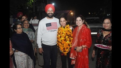 Channdeep Kaur Joshan being welcomed by her family in Ludhiana on Wednesday. (HT Photo) Channdeep Kaur Joshan being welcomed by her family in Ludhiana on Wednesday. (HT Photo)