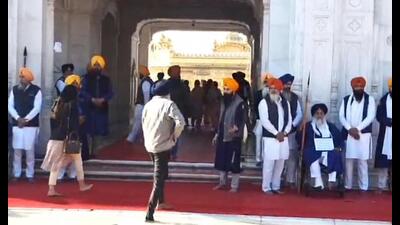 Shooter Narain Singh Chaura about to pull out pistol from his pocket to open fire at Sukhbir Singh Badal at entrance of Golden Temple, Amritsar, on Wednesday. (Video grab/HT)