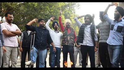 Students protesting against varsity authorities at Student Centre on Panjab University campus in Chandigarh on Friday. (Keshav Singh/HT) Students protesting against varsity authorities at Student Centre on Panjab University campus in Chandigarh on Friday. (Keshav Singh/HT)