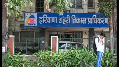 The Haryana Shahari Vikas Pradhikaran in Gurugram has been directed to remove the construction waste that has been dumped on the land earmarked for the market on Basai Road. (HT PHOTO)