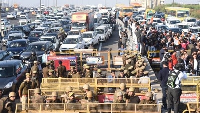 Traffic congestion at Delhi-Meerut Expressway on Wednesday. (Sakib Ali/Hindustan Times) Traffic congestion at Delhi-Meerut Expressway on Wednesday. (Sakib Ali/Hindustan Times)