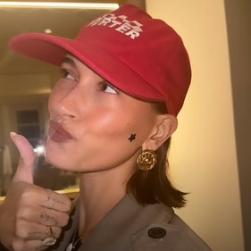 Hailey Rhode Baldwin Bieber posted a snap on her Instagram with star-shaped acne patch on her face (Photo: Instagram)