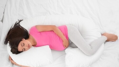 It is essential for pregnant women to sleep in a bed that is comfortable and has a clean, comfortable and sturdy mattress. (Shutterstock) It is essential for pregnant women to sleep in a bed that is comfortable and has a clean, comfortable and sturdy mattress. (Shutterstock)