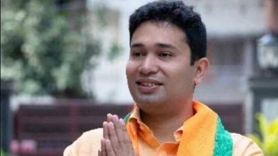 The bench, comprising justices BV Nagarathna and Pankaj Mithal, took note that the matter involved allegations and counter-allegations involving Kabir Shankar Bose and Kalyan Banerjee, a TMC Member of Parliament and a senior counsel from the state who is also Shankar’s former father-in-law. (HT)