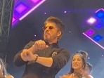 Shah Rukh Khan showed intense energy as he danced but even we could see an Anil Kapoor look about him. Shah Rukh Khan showed intense energy as he danced but even we could see an Anil Kapoor look about him.